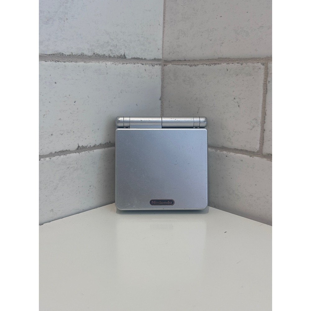 Nintendo Game Boy Advance SP Platinum Silver AGS-001 Console with Madagascar GBA